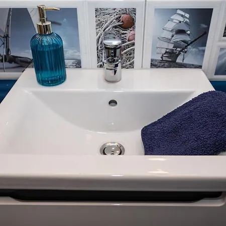 Anna 科沃布热格